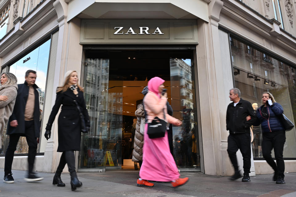 LONDON, ENGLAND - DECEMBER 11: People and shoppers walk by a Zara fashion retail store in Knightsbridge on December 11, 2023 in London, United Kingdom. (Photo by John Keeble/Getty Images)