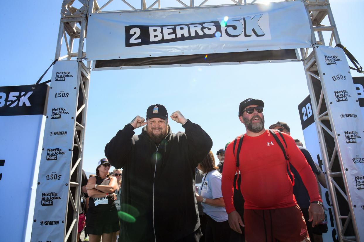 Jelly Roll and Bert Kreischer at the 2 Bears 5K on May 7, 2024 in Pasadena, California.