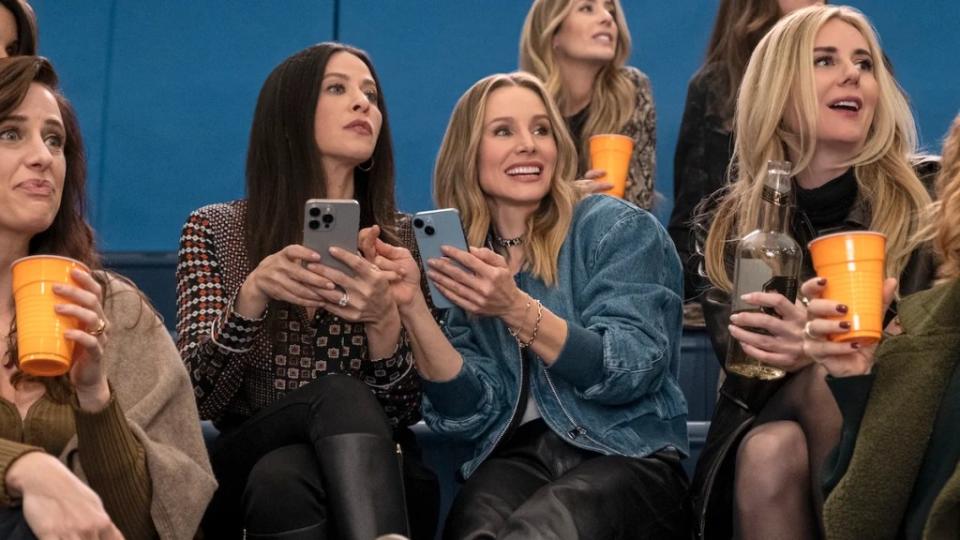 Jackie Tohn as Esther, Kristen Bell as Joanne, Justine Lupe as Morgan in episode 107 of "Nobody wants this." (Credit: Adam Rose/Netflix)