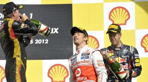 El británico Jenson Button (McLaren) se adjudicó el triunfo en el Gran Premio de Bélgica de Fórmula 1, este domingo en el circuito de Spa, por delante del alemán Sebastian Vettel (Red Bull) y del finlandés Kimi Raikkonen (Lotus). (AFP | thomas kienzle)