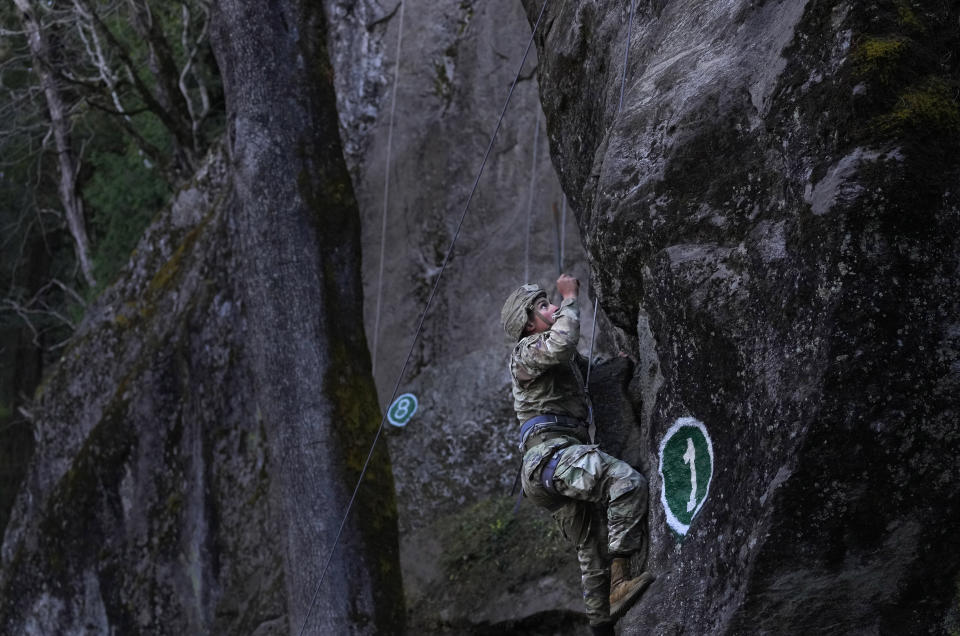 A US army soldier of 2nd Brigade of the 11th Airborne Division learns rock craft during Indo-US joint exercise or "Yudh Abhyas, in Auli, in the Indian state of Uttarakhand, Tuesday, Nov. 29, 2022. Militaries from India and the U.S. are taking part in a high-altitude training exercise in a cold, mountainous terrain close to India's disputed border with China. The training exercise that began two weeks ago is held around Auli, a hill station in the northern state of Uttarakhand. (AP photo/Manish Swarup)