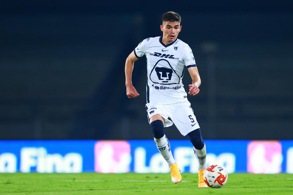 Johan Vásquez salió a Genoa del futbol italiano proveniente de los Pumas de la UNAM (Foto: Hector Vivas/Getty Images)