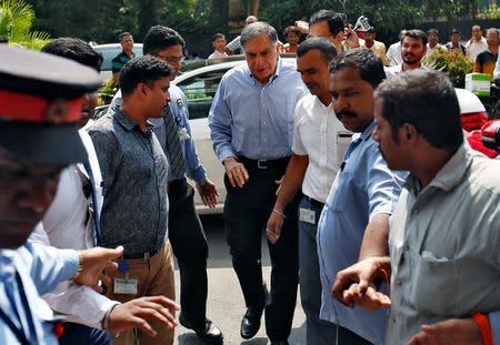 Tata Sons Chairman Ratan Tata (C) arrives in his office after attending a meeting at the company's head office in Mumbai, India, October 25, 2016. REUTERS/Danish Siddiqui