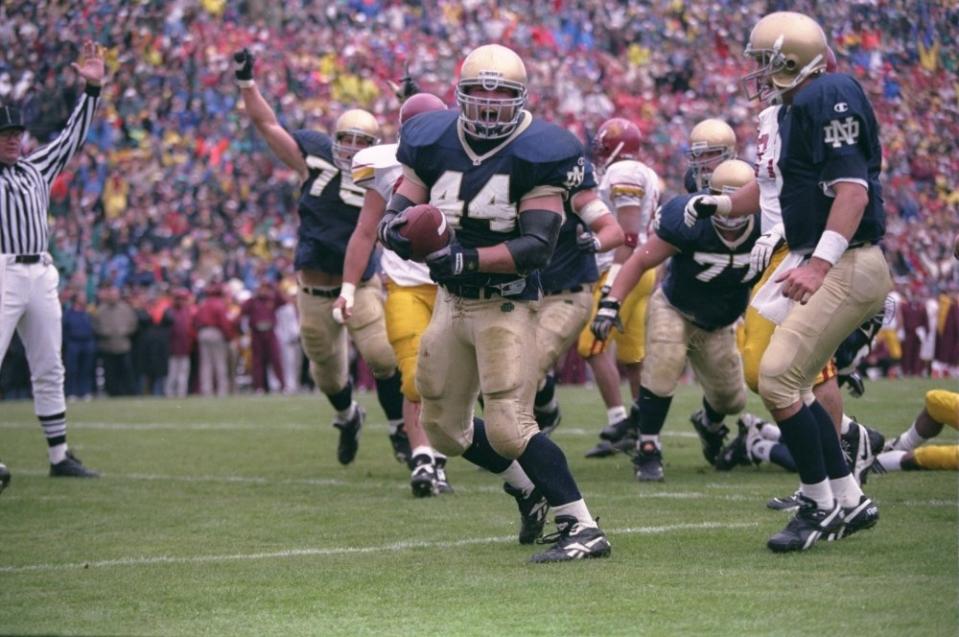 21 Oct 1995: Fullback Marc Edwards of the Notre Dame Fighting Irish celebrates as he enters the end zone, scoring a touchdown, during the Fighting Irish’s 38-10 victory over the USC Trojans at Notre Dame Stadium in South Bend, Indiana. Mandatory Credit: Getty Images
