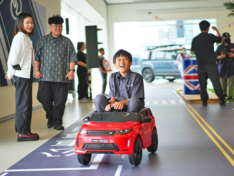 頂泰台南舉辦小小職人體驗營，帶領孩子在玩樂中學習汽車知識。