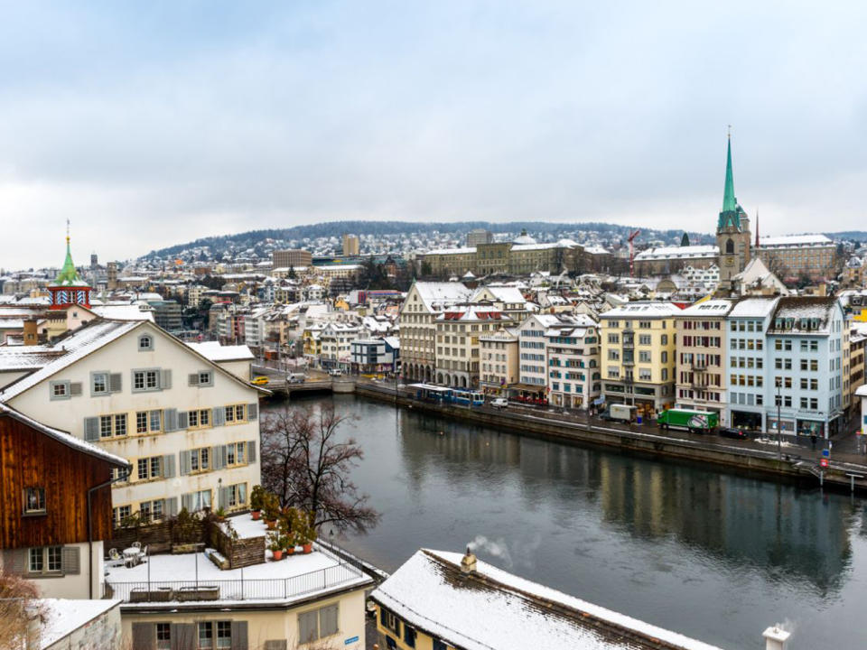 Warum in die Ferne schweifen, wenn das Glück so nah liegt? Für den nächsten Winterurlaub gilt das ebenfalls. Europäische Städte haben viel zu bieten und verzaubern mit ihrem ganz eigenen Charme. Diese Orte muss man einfach gesehen haben.