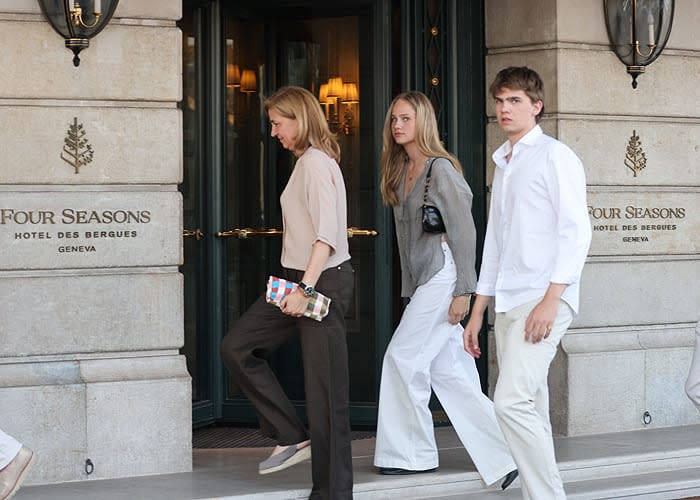 Miguel Urdangarin con su madre y su hermana Irene 