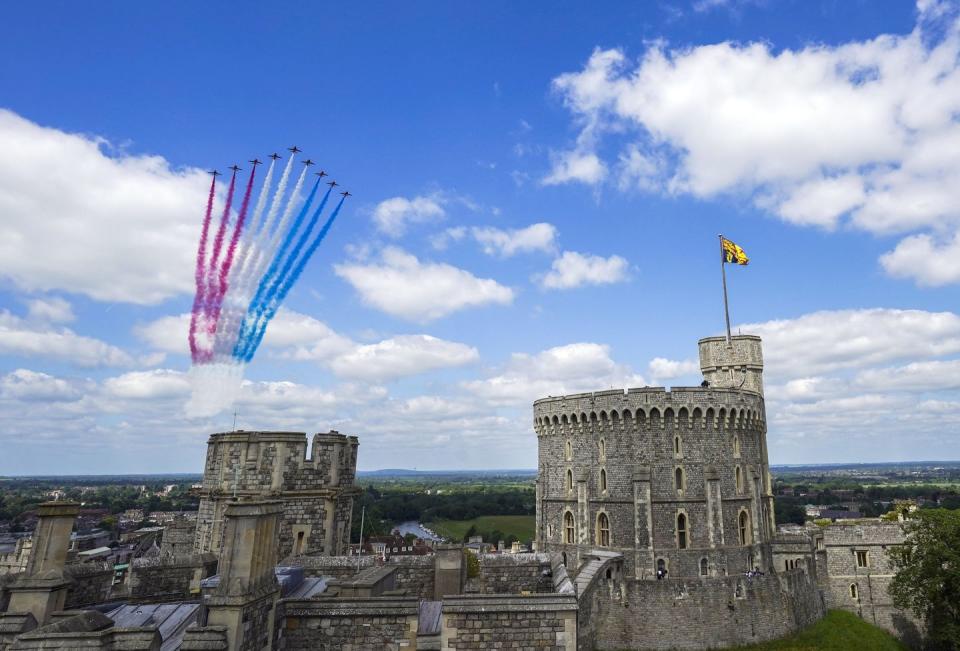 <p>The Red Arrows flying over Windsor Castle to mark the Queen's official birthday.</p>