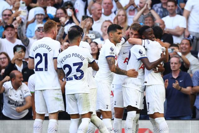 Manchester United beat Tottenham Hotspur 2-0 in Premier League