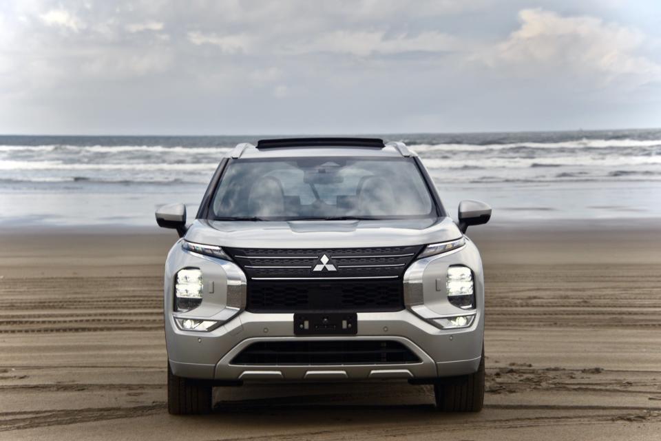 2023 Mitsubishi Outlander SEL S-AWC front