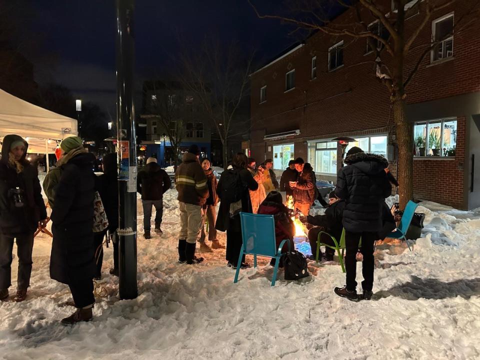 People getting together for a winter storytelling event at Terasses Roy.