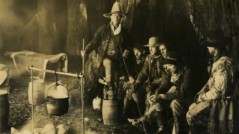 1918 campfire dinner and laborers