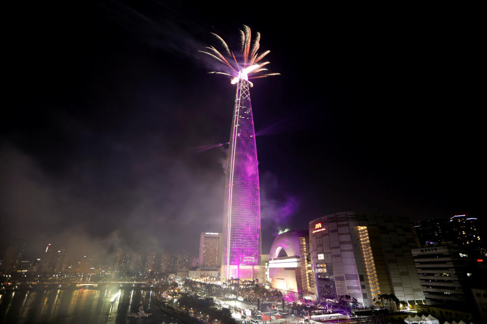 <p>Fireworks explode over Lotte Group’s 123-storey skyscraper Lotte World Tower as it is illuminated during New Year celebration in Seoul, South Korea, January 1, 2018. (Photo: Kim Hong-Ji/Reuters) </p>