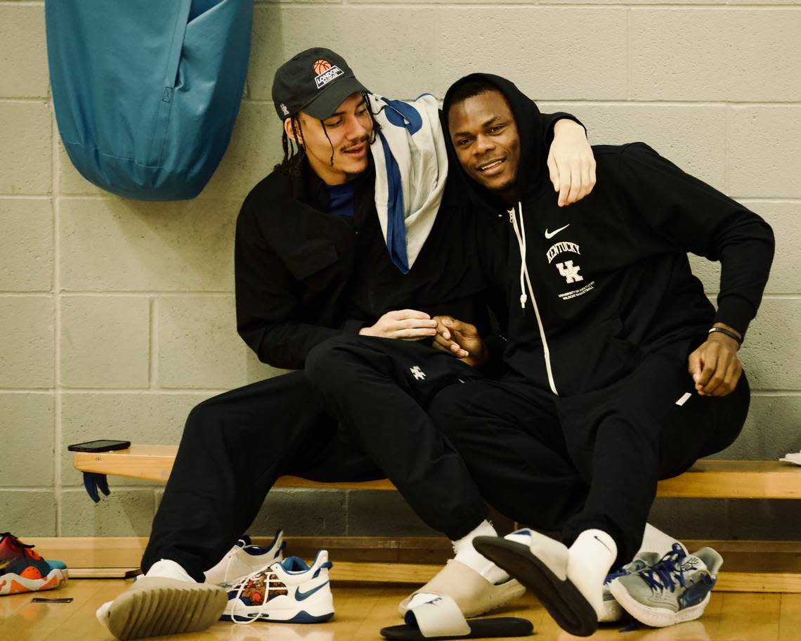 Lance Ware, left, and Oscar Tshiebwe practiced with the rest of the Kentucky Wildcats on the team’s first day in London on Thursday.