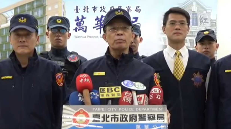 萬華分局警方因應青山宮遶境活動投入230名警力維安。（圖／翻攝畫面）