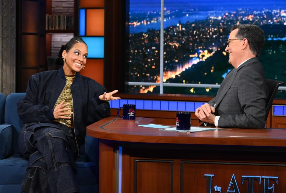 alicia keys, late show with stephen colbert, broadway show, hells kitchen, denim outfit style 2000s fashion inspirations