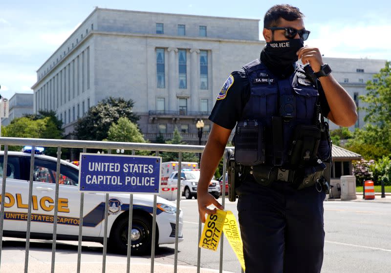 FILE PHOTO: Police respond to bomb threat in Washington