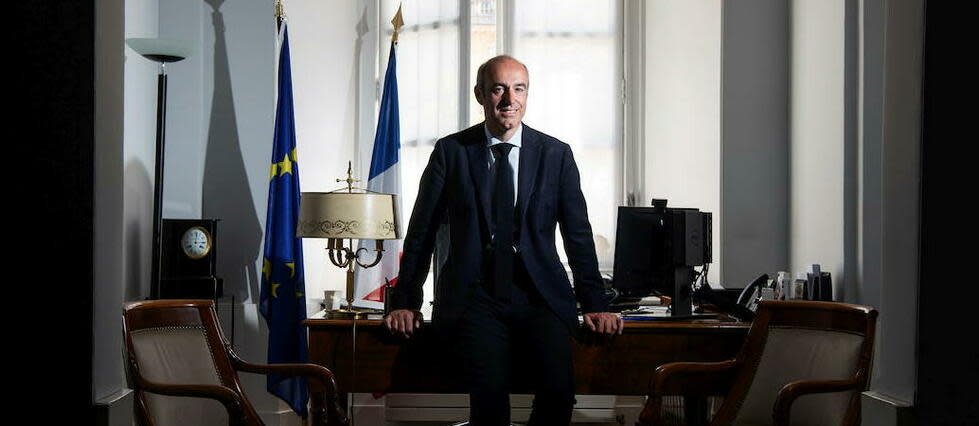 Olivier Marleix, député d'Eure-et-Loir, dans une son bureau de la présidence du groupe Les Républicains à l'Assemblée nationale, le 23 juin 2022, Paris. 
