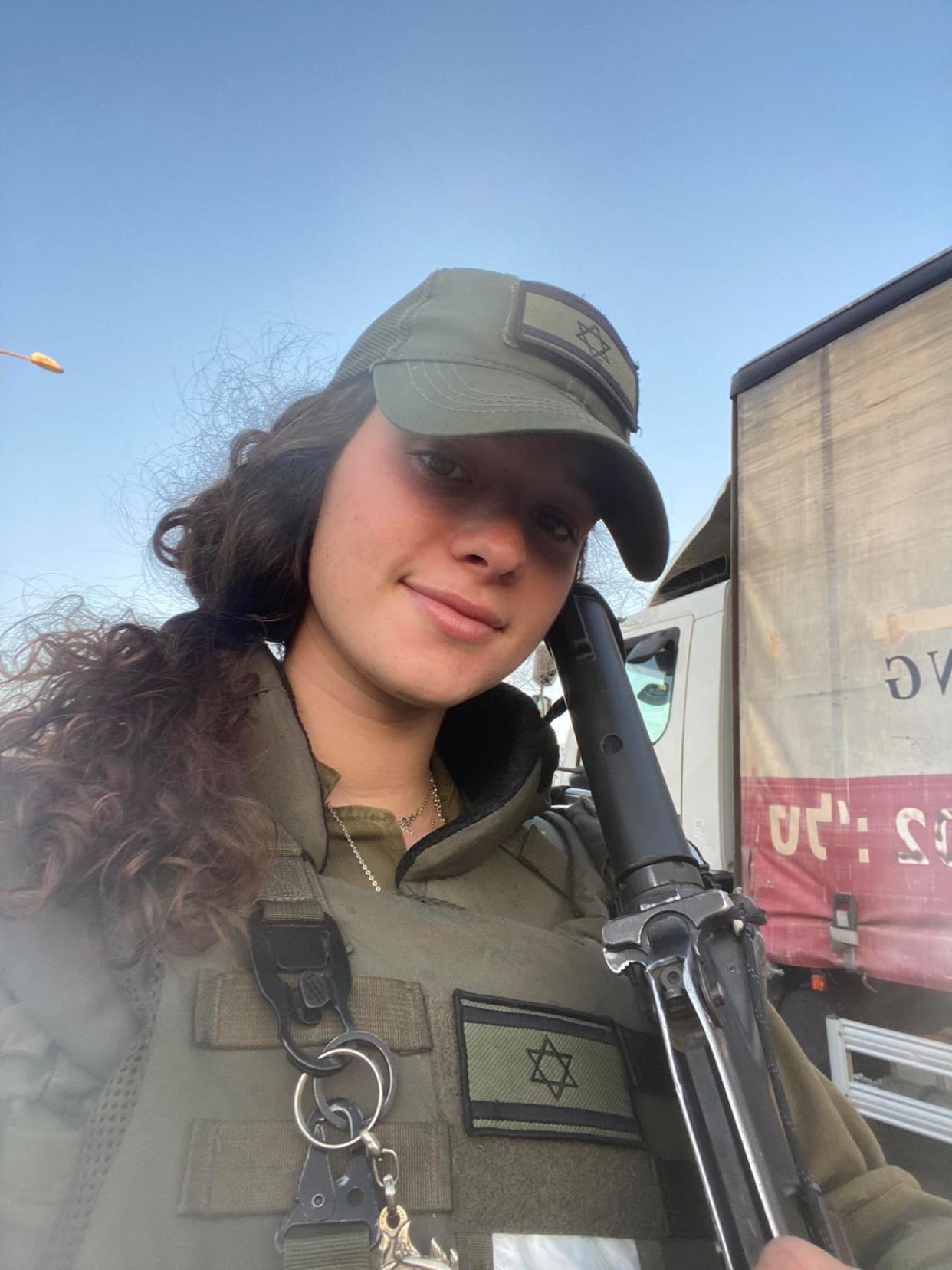 Temima Silver, 21, is volunteering to serve with the Israel Defence Forces in the Israel-Hamas war. (Submitted - image credit)