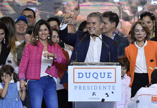 María Juliana Ruiz (izquierda) es una abogada, interesada en temas de la niñez, educación y salud, principalmente. Fotografia de Gabriel Aponte, suministrada por la campaña.