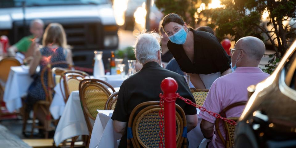 new york sidewalk dining