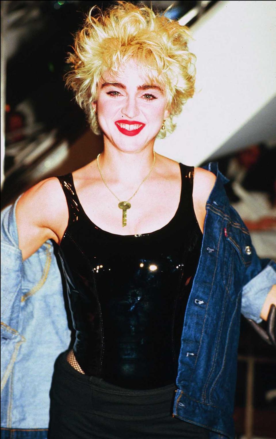 Madonna passe au blond court, dans le sillon de Marylin Monroe