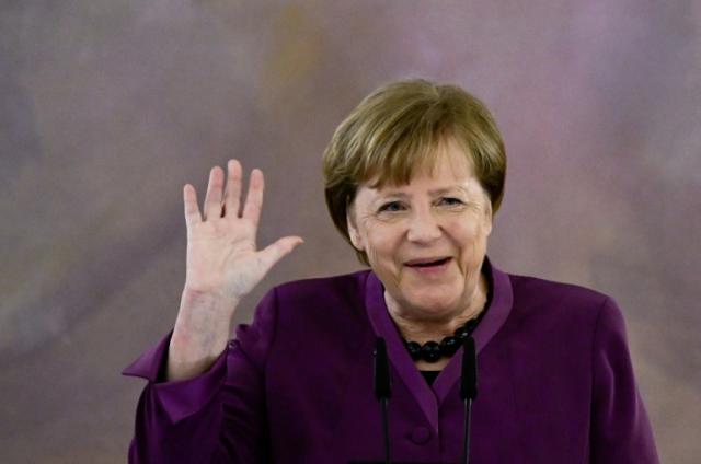 Altkanzlerin Angela Merkel (CDU) bekommt den Bayerischen Verdienstorden verliehen. Sie bekomme die Auszeichnung "für ihren Einsatz zum Wohl des bayerischen Volkes", sagte ein Sprecher der bayerischen Staatskanzlei dem "Münchner Merkur" und der "tz".