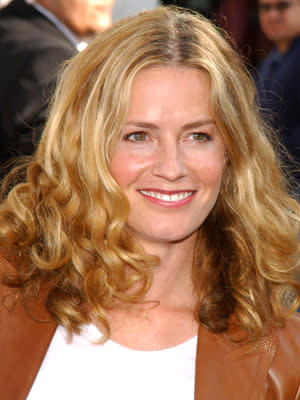 Elisabeth Shue at the Hollywood premiere of Paramount Pictures' Lemony Snicket's A Series of Unfortunate Events