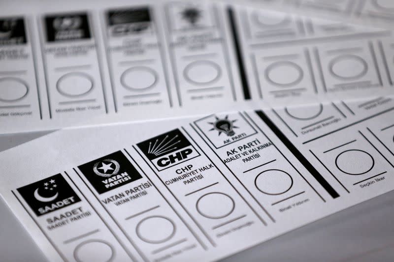 FILE PHOTO: Istanbul votes in mayoral re-run