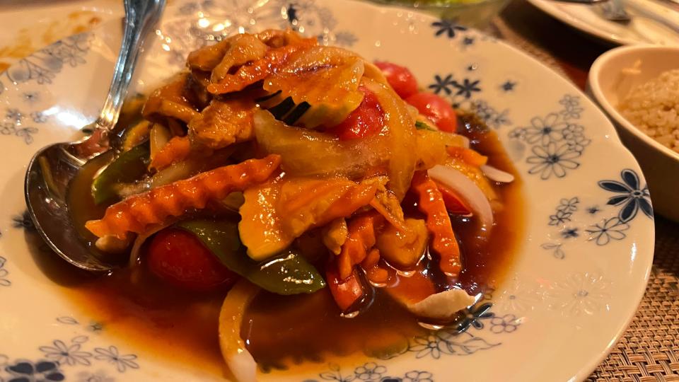 At Krua Thai in Stuart, the sweet and sour chicken has onions, pineapple, carrots and tomatoes in a delicious, luxuriant sauce.