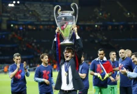 FC Barcelona v Juventus - UEFA Champions League Final - Olympiastadion, Berlin, Germany - 6/6/15. Barcelona coach Luis Enrique celebrates with the trophy after winning the UEFA Champions League. Reuters / Darren Staples