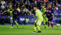 Soccer Football - Copa del Rey - Round of 16 - First Leg - Levante v FC Barcelona - Ciutat de Valencia, Valencia, Spain - January 10, 2019 Barcelona's Philippe Coutinho scores their first goal from the penalty spot REUTERS/Heino Kalis