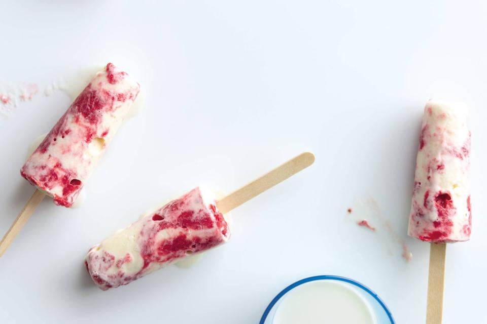 Strawberry-Vanilla Swirled Frozen Pops