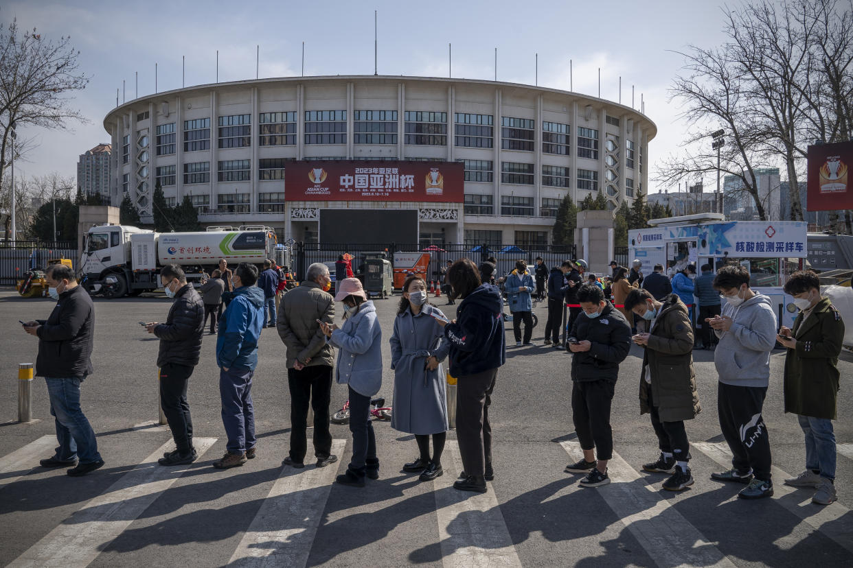 People queue to get a PCR test during a mass testing campaign on March 21, 2022 in front of Beijing Workers' Stadium in Beijing, China. (Photo by Andrea Verdelli/Getty Images)