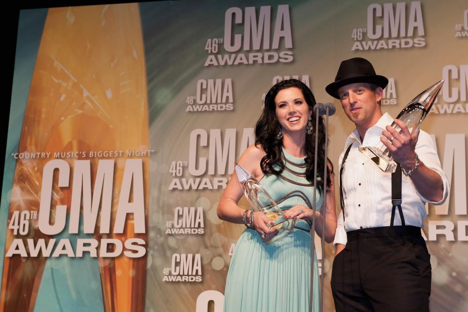 NASHVILLE, TN - NOVEMBER 01: Shawna Thompson and Keifer Thompson of Thompson Square pose with their award for Vocal Duo of the Year at the 46th annual CMA Awards at the Bridgestone Arena on November 1, 2012 in Nashville, Tennessee. (Photo by Erika Goldring/Getty Images)