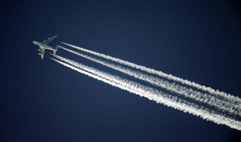 A Singapore Airlines Airbus A380 leaves contrails over the sky above Adelaide