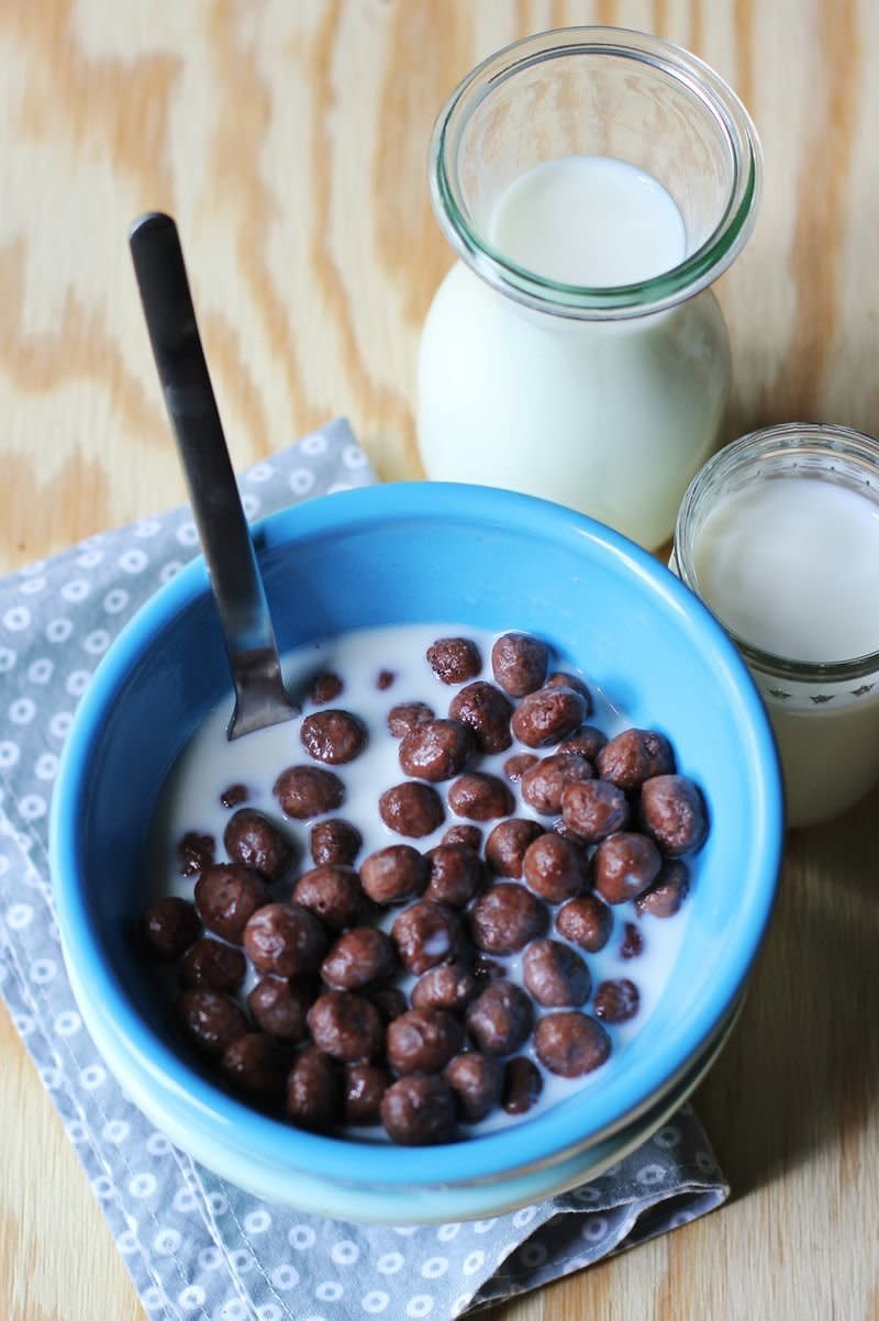 <strong>Get the <a href="http://www.abeautifulmess.com/2013/08/nutella-breakfast-cereal.html" target="_blank">Nutella Breakfast Cereal recipe</a> from A Beautiful Mess</strong>