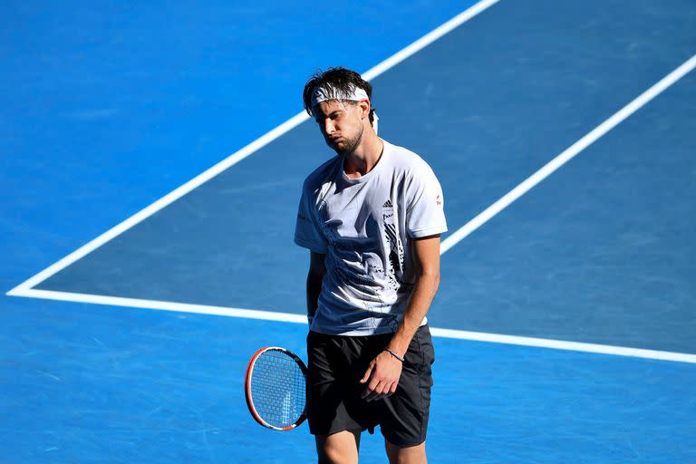 El austriaco Dominic Thiem reacciona tras un punto contra el búlgaro Grigor Dimitrov durante su partido de individuales masculino en la séptima jornada del torneo de tenis del Abierto de Australia en Melbourne el 14 de febrero de 2021