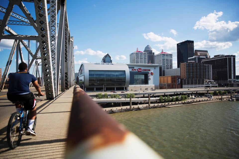 Louisville, Kentucky skyline in 2016.