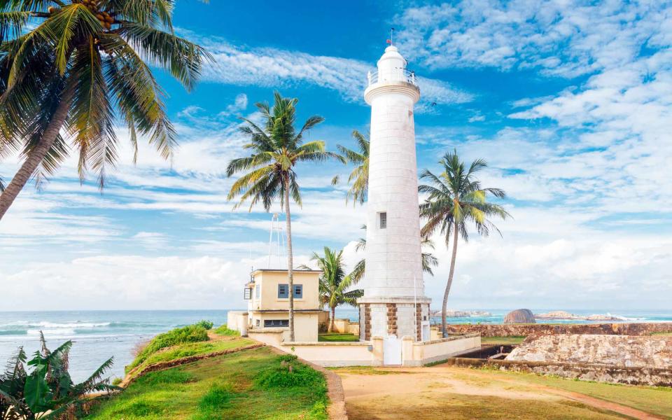 Galle's picturesque lighthouse on the southern tip of Sri Lanka - Andrey Danilovich