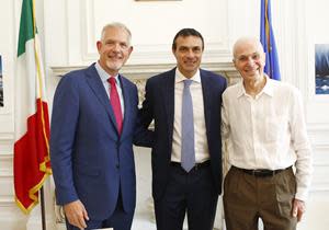 Pictured from left to right, Gerald Kunde, Senior Vice President Government & Institutional Affairs for Ferrero, Italian Consul Fabrizio Di Michele, and George Hirsch, Chairman of the Board of NY Roadrunners (NYRR), at a press conference announcing this year’s Italy Run on Friday, July 15, 2022, in New York City. For the first time since 2019, the Italy Run by Ferrero 4M, a celebration of Italian heritage, will host more than 5,000 runners of all ages in Central Park. (Stuart Ramson/AP Images for LaPresse)