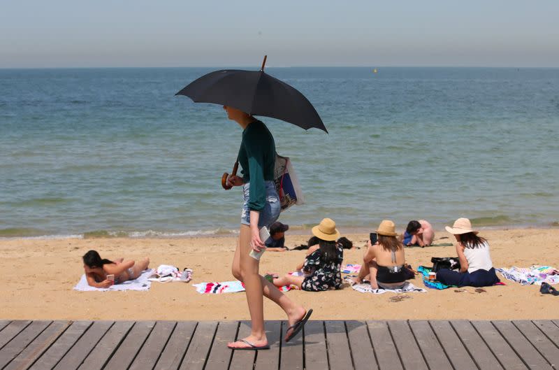 People flock to St Kilda beach as a heat wave sweeps across Victoria