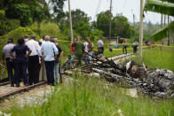 <p>Rescue and search workers on the site where a Cuban airliner with more than 100 passengers on board plummeted into a yuca field just after takeoff from the international airport in Havana, Cuba, Friday, May 18, 2018. (Photo: Ramon Espinosa/AP) </p>