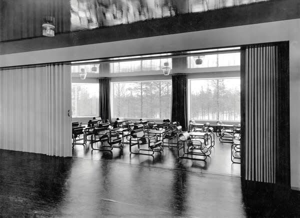 Alvar Aalto’s 1930s Paimio chair was named for the Finnish town in which he designed a tuberculosis sanatorium and all its furnishings. The bent-plywood armchair was used in the patients’ lounge, seen above.