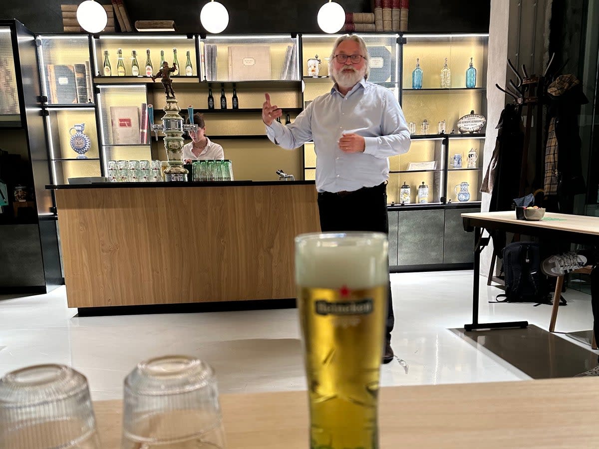 Heineken Master Brewer Willem van Waesberghe presenting the perfect pour (Chelsea Ritschel)