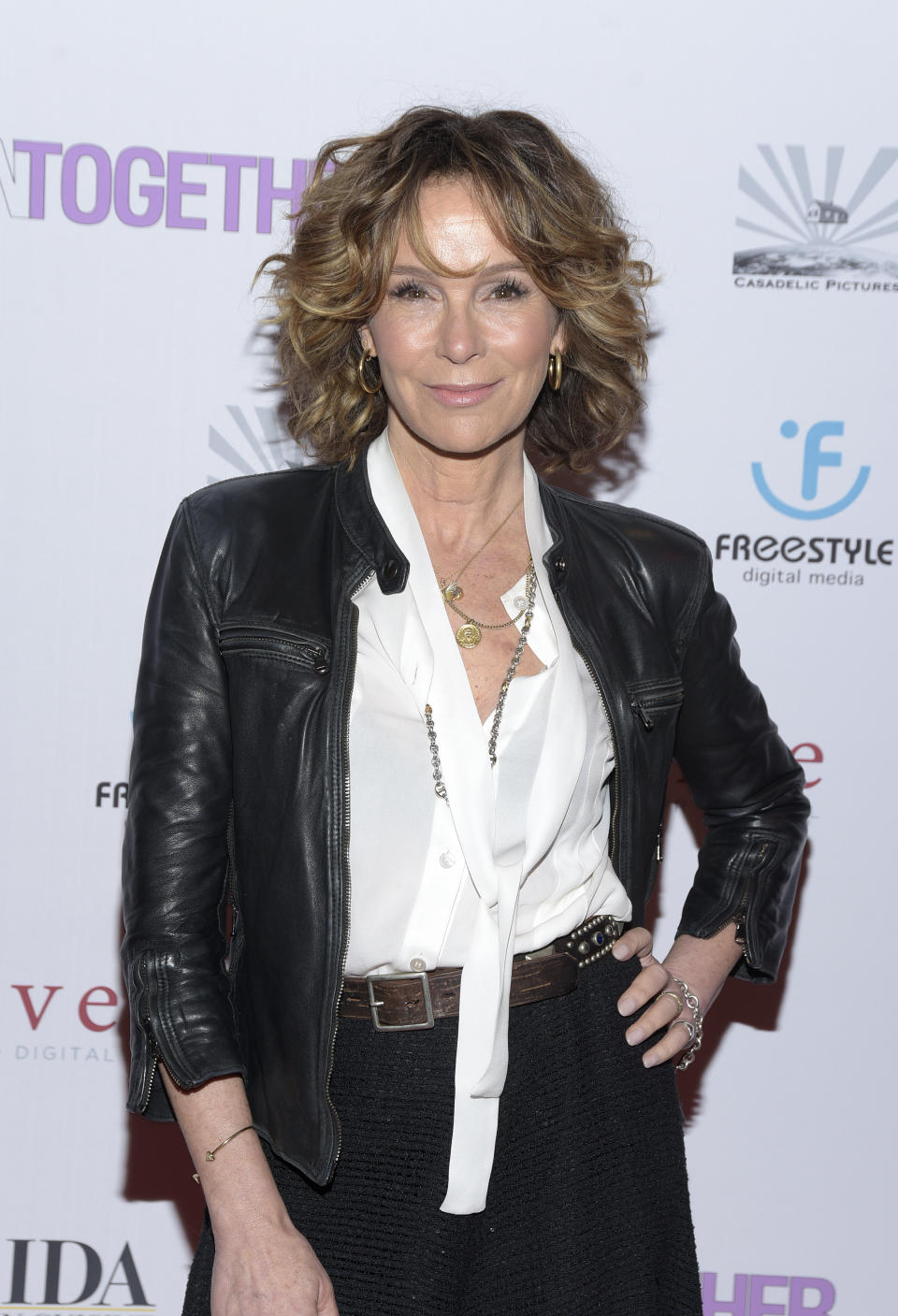 <p>Jennifer Grey, la star du film ‘Dirty Dancing’ a évoqué ses regrets suite à son opération du nez en 1989. “Je serai toujours cette actrice autrefois célèbre que personne ne reconnaît à cause de son nouveau nez”, a-t-elle <a rel="nofollow noopener" href="https://www.mirror.co.uk/3am/celebrity-news/jennifer-grey-on-patrick-swayze-dirty-1274628" target="_blank" data-ylk="slk:confié;elm:context_link;itc:0;sec:content-canvas" class="link ">confié</a>. <em>[Photo: Getty]</em> </p>