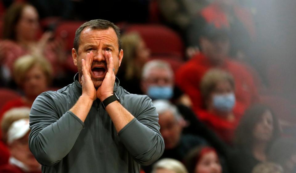 Louisville’s Jeff Walz coaches against Florida State. Jan. 27, 2022