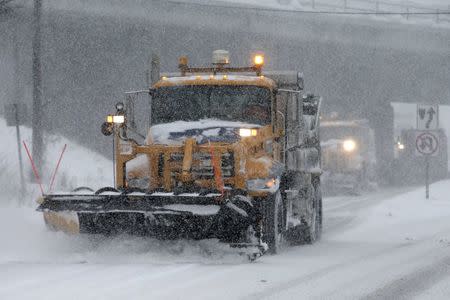 Snow plows clear a section of Route 59 in Nyack, New York, a northern suburb of New York City along the Hudson river January 23, 2016. REUTERS/Mike Segar