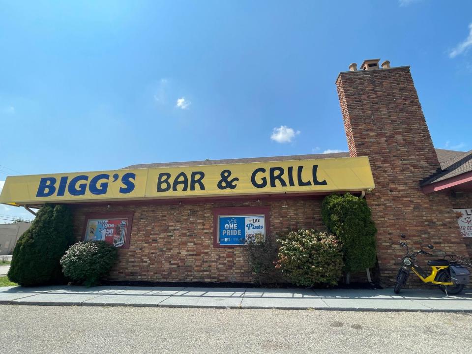 Bigg's Bar & Grill in Chesterfield makes all their bread, burger buns and pizza dough in house.