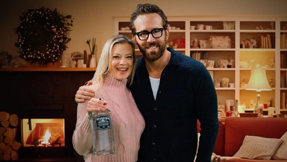 Ryan Reynolds and Amy Smart reunited for an Aviation American Gin advertisement.